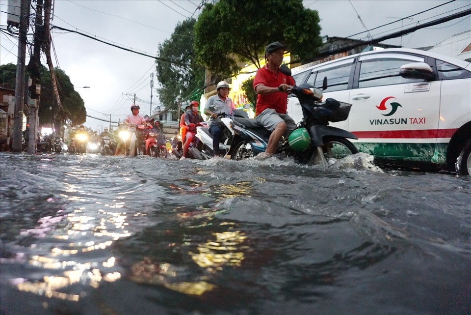 Heavy rain submerges Thu Duc district in Ho Chi Minh City